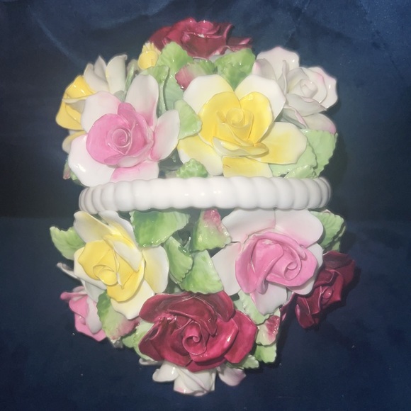 John Aynsley fine bone china, England.  Good condition.  Approx 10”Wx 6”Dx 5”H - Picture 3 of 5